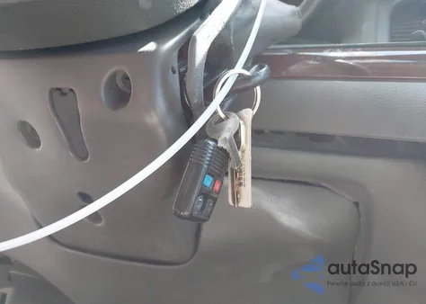 2011 Ford Crown Victoria Lx z USA, uszkodzony, nr VIN 2FABP7EV7BX174675